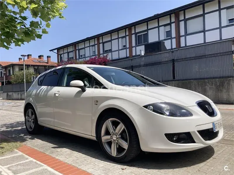 Usado Seat Leon Sport 160 CV (117 kW) 2008 Blanco Utilitario