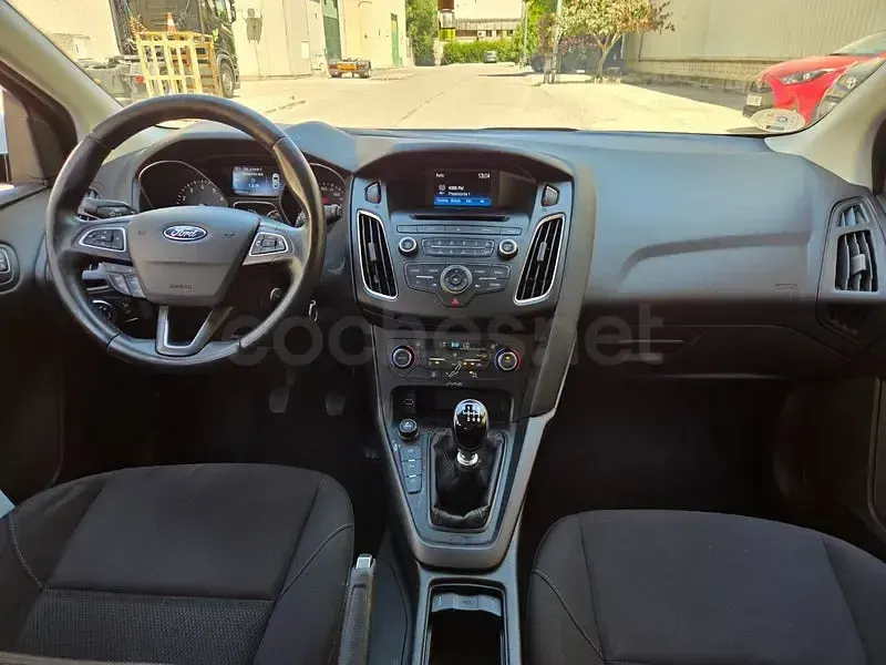 Usado Ford Focus 125 CV (91 kW) 2015 Blanco Berlina