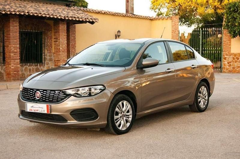 Begagnad Fiat Tipo Easy 95 HK (69 kW) 2017 Brun Sedan
