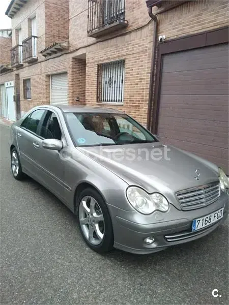 Usado Mercedes C180 Elegance 143 CV (105 kW) 2006 Gris / plata Berlina