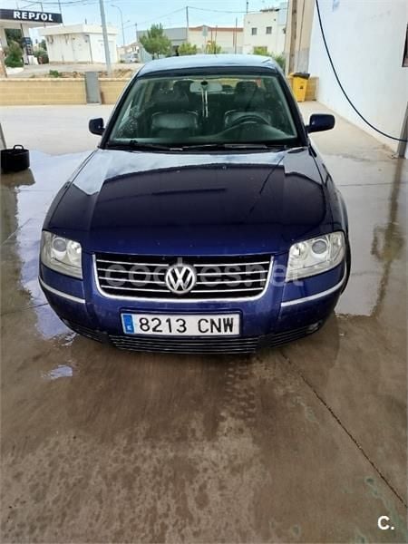Azul Usado 2003 VW Passat Highline Berlina | 3500 € (Precio justo) - Imagen 1/4