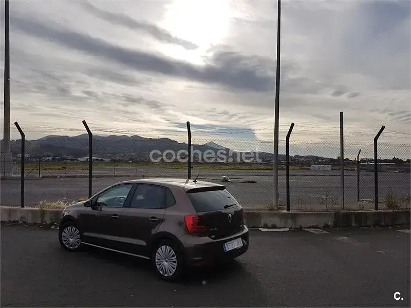 Usado VW Polo Advance 90 CV (66 kW) 2015 Marrón Berlina