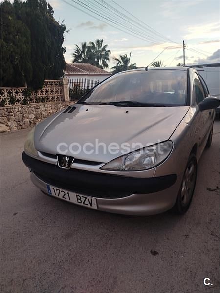 Usado Peugeot 206 75 CV (55 kW) 2002 Gris / plata Berlina