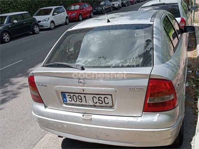 Gris / plata Usado 2004 Opel Astra Edition Berlina | 1200 € (Buen precio) - Imagen 1/3