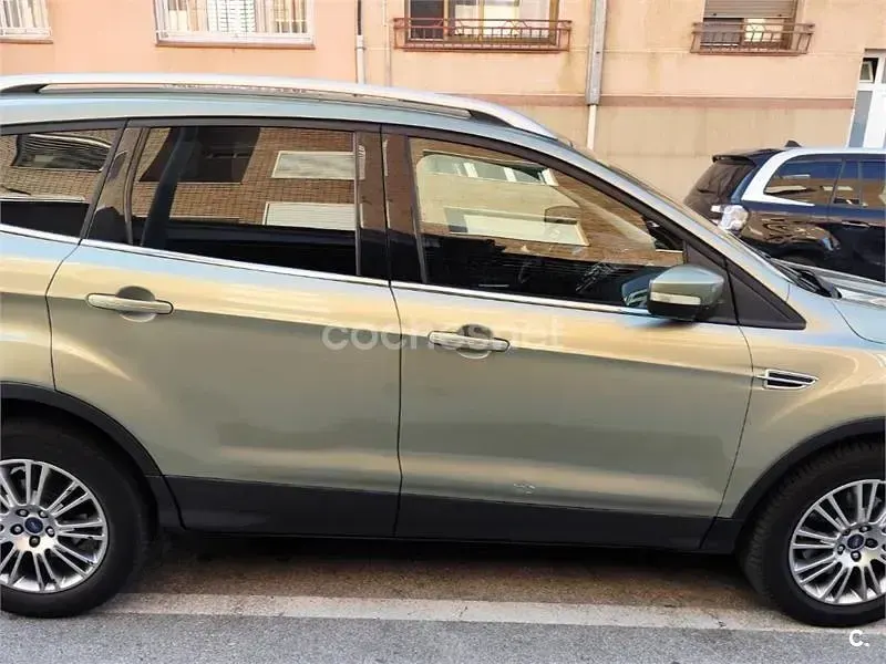Usado Ford Kuga Titanium S 163 CV (119 kW) 2013 Gris / plata SUV