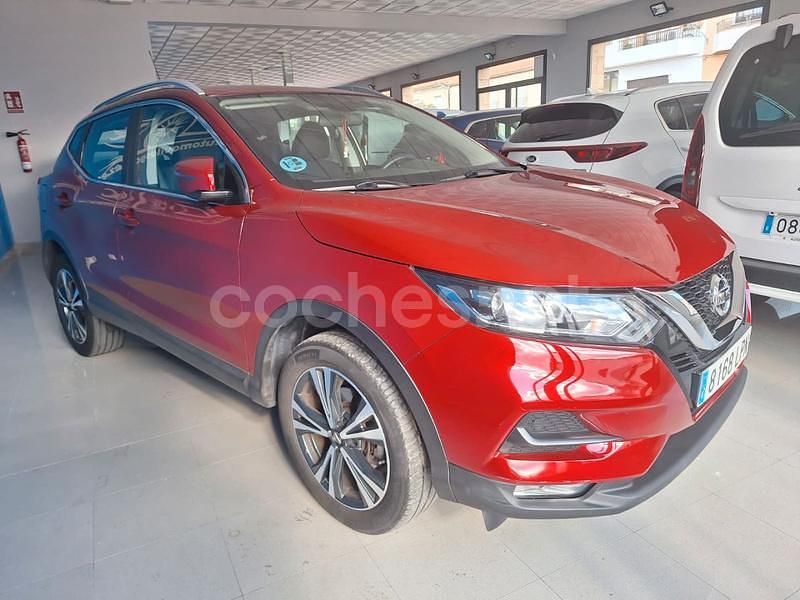 Usado Nissan Qashqai Acenta 140 CV (102 kW) 2021 Granate SUV