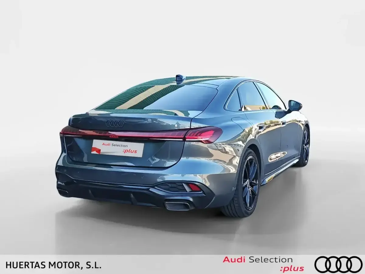 Usado Audi A5 Basis 150 CV (110 kW) 2025 Gris Berlina