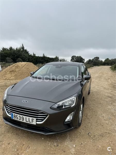 Usado Ford Focus Trend 120 CV (88 kW) 2020 Gris / plata Berlina
