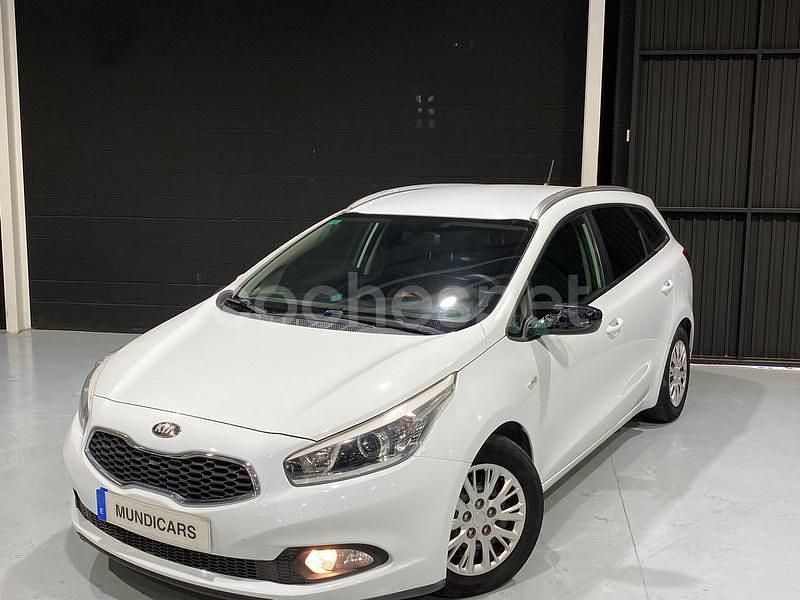 Blanco Usado 2014 Kia Ceed Sportswagon Familiar | 9990 € (Precio justo) - Imagen 1/4