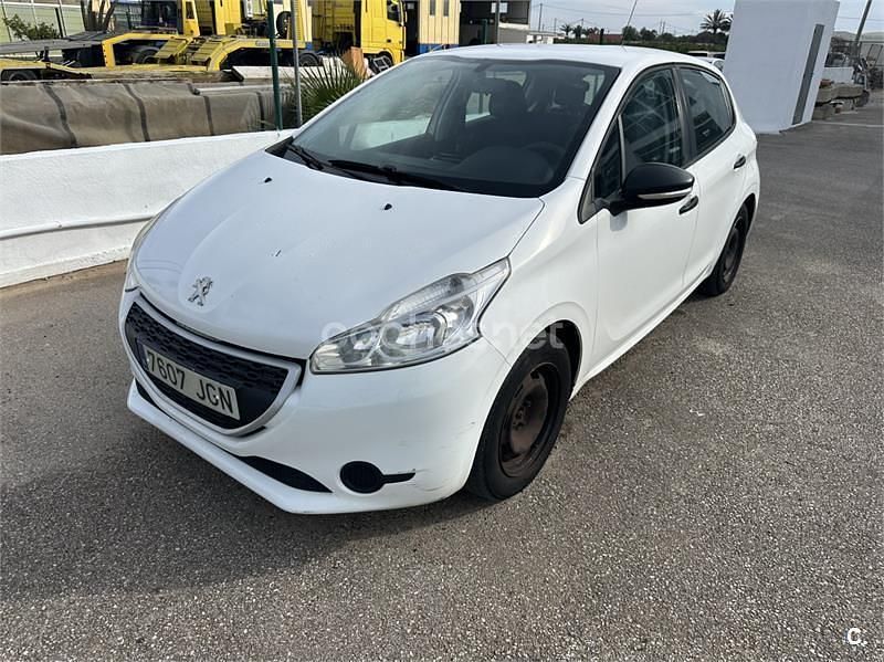 Blanco Usado 2015 Peugeot 208 Access Utilitario | 3500 € (Super precio) - Imagen 1/4