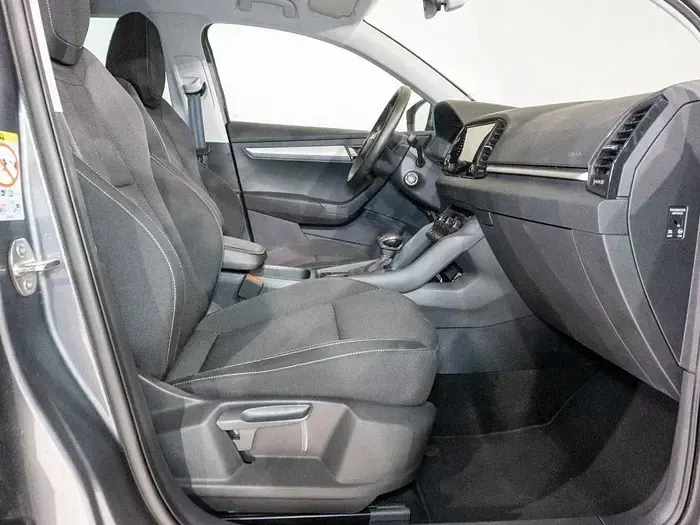 Usado Skoda Karoq Selection 150 CV (110 kW) 2025 Gris SUV
