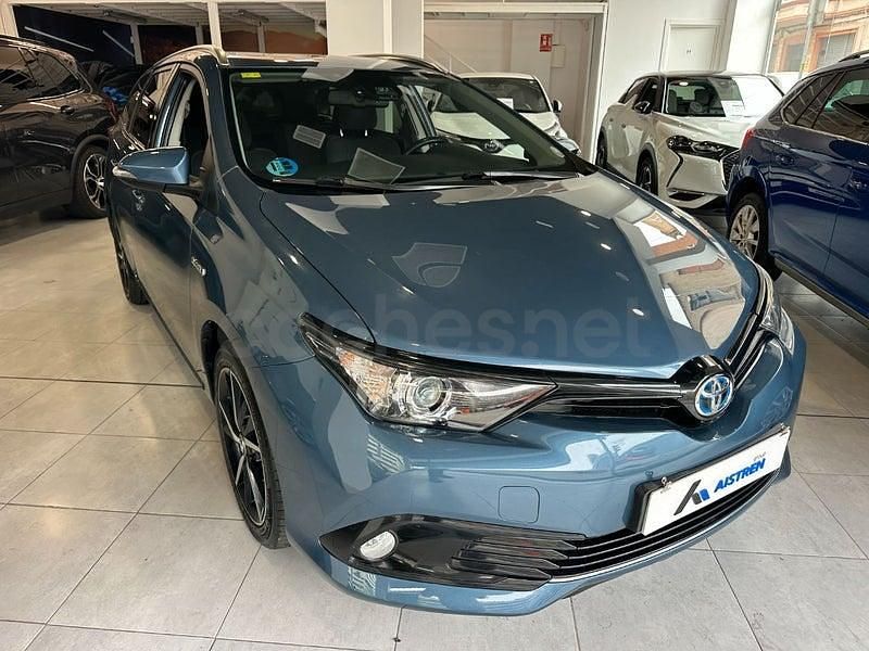 Usado Toyota Auris Hybrid Advance 136 CV (100 kW) 2018 Azul Familiar