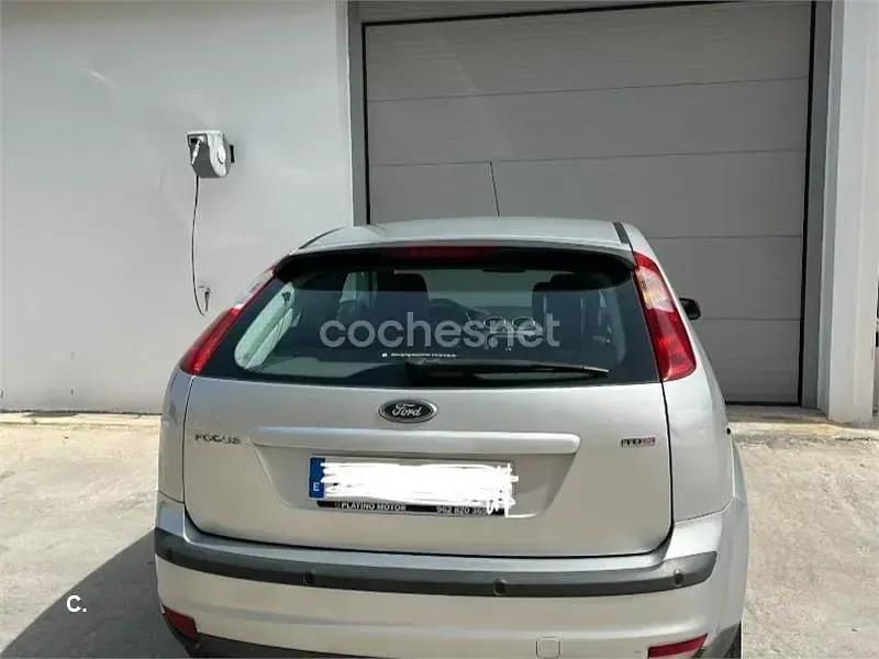 Usado Ford Focus Cabriolet Trend 136 CV (100 kW) 2007 Gris / plata Descapotable