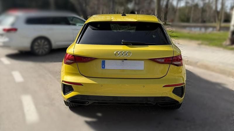 Usado Audi A3 Sportback e-tron Black Edition 245 CV (180 kW) 2021 Amarillo Utilitario