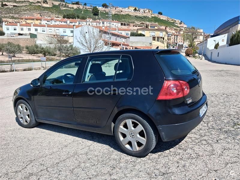 Usado VW Golf V Highline 105 CV (77 kW) 2007 Negro Berlina