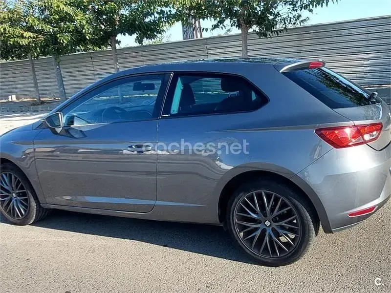 Usado Seat Leon SC CONNECT 110 CV (80 kW) 2016 Gris / plata Utilitario