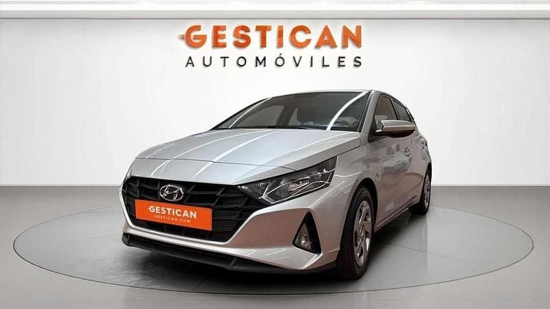 Usado Hyundai i20 84 CV (61 kW) 2021 Gris / plata Utilitario