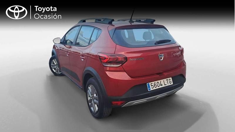 Usado Dacia Sandero Essentiel 101 CV (74 kW) 2021 Rojo Berlina