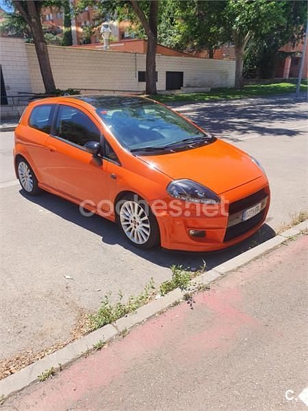 Usado Fiat Grande Punto Sport 130 CV (95 kW) 2006 Naranja Utilitario
