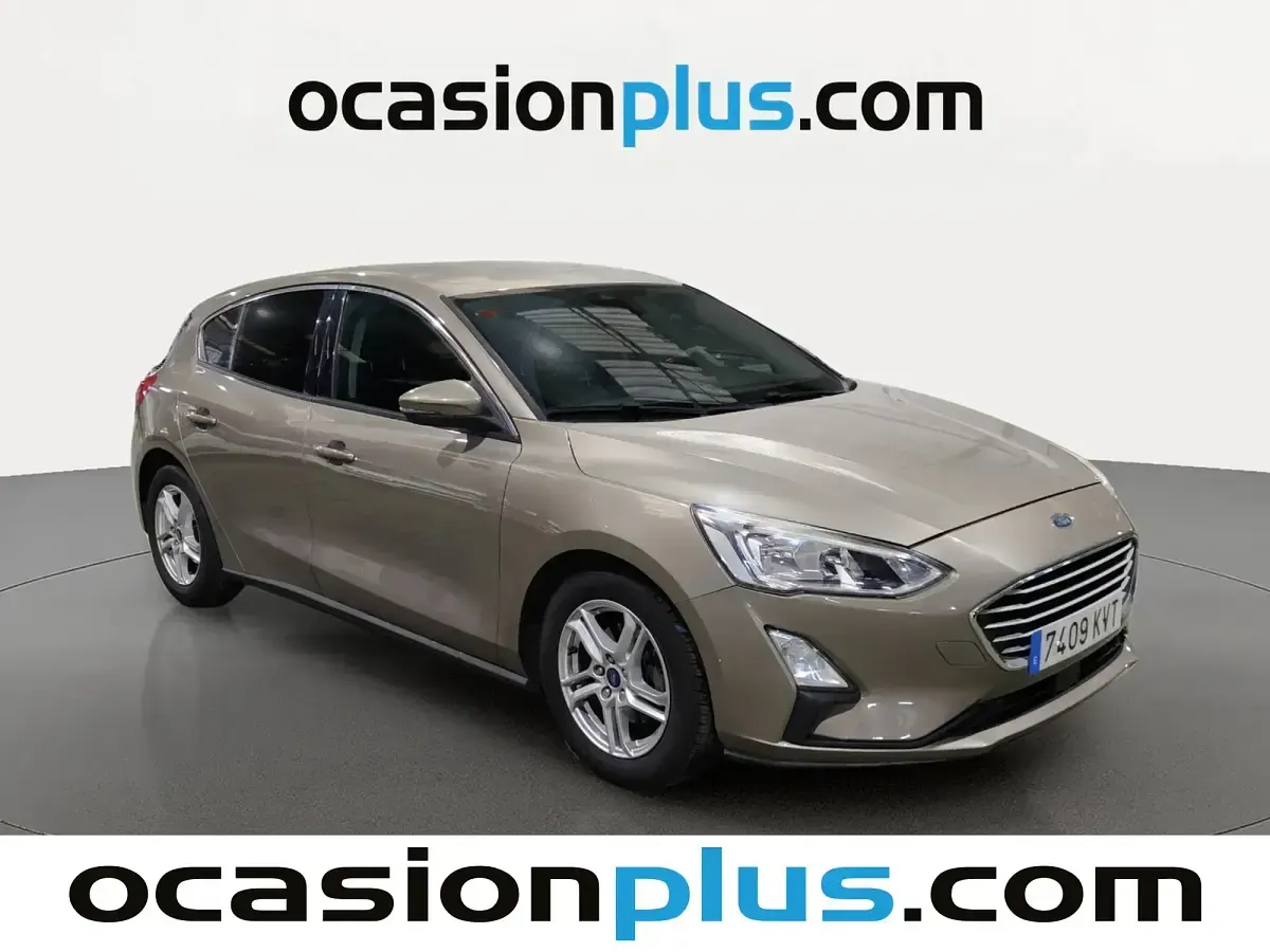Usado Ford Focus Trend 125 CV (91 kW) 2019 Gris / plata Berlina