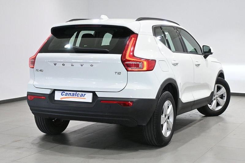 Usado Volvo XC40 Momentum 130 CV (95 kW) 2021 Blanco SUV