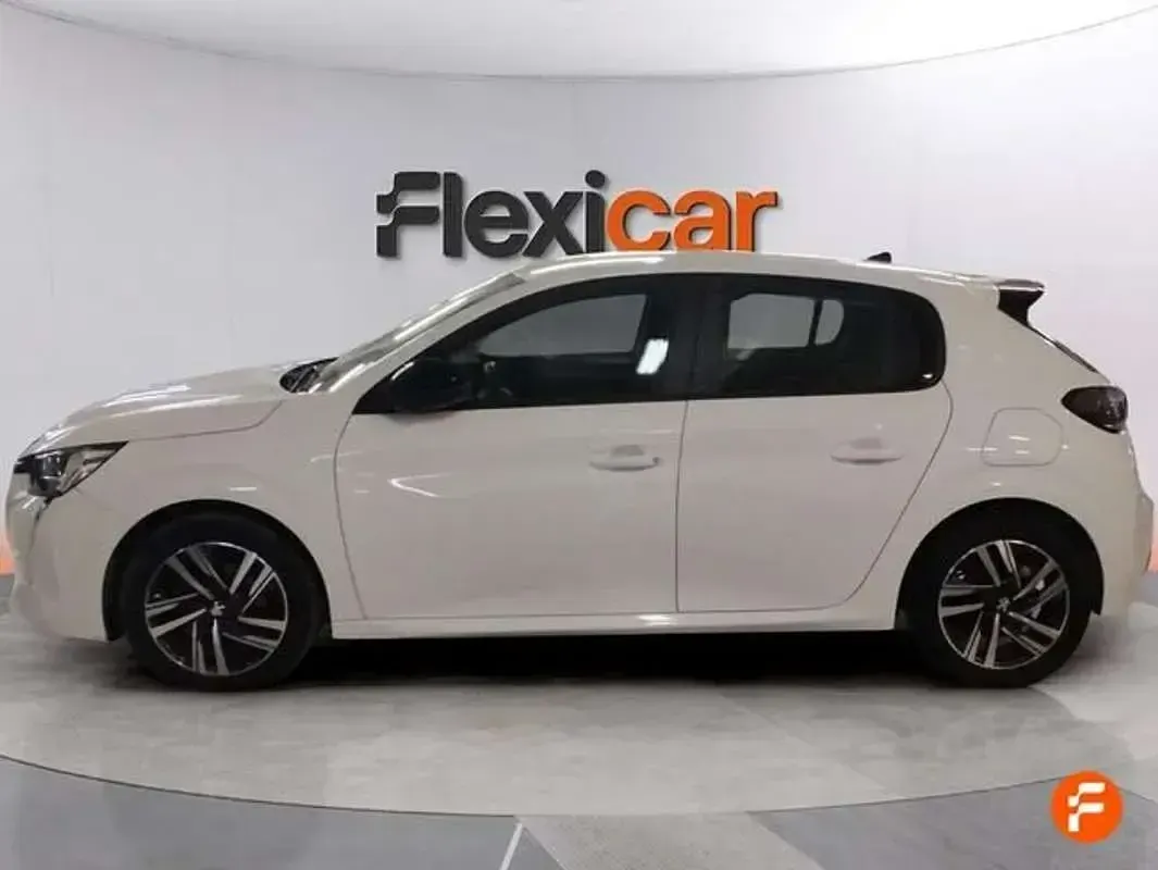 Usado Peugeot 208 Active 102 CV (75 kW) 2023 Blanco Utilitario