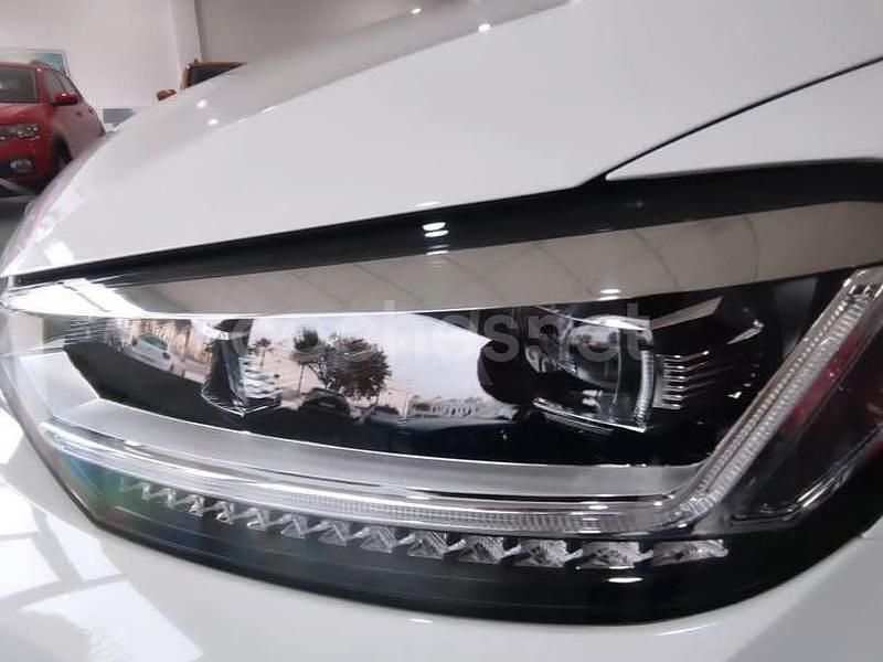 Usado VW Touran 122 CV (89 kW) 2024 Blanco Monovolumen