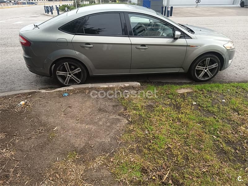 Usado Ford Mondeo Titanium 125 CV (91 kW) 2008 Gris / plata Berlina
