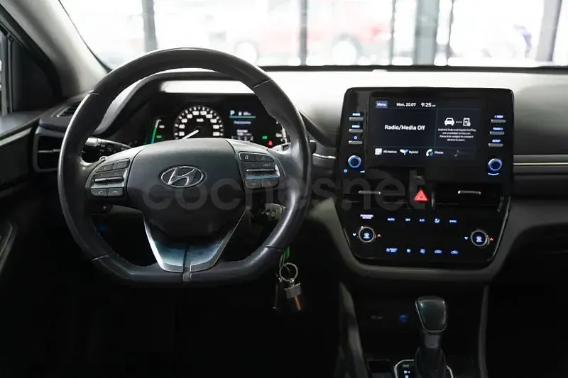 Usado Hyundai Ioniq 141 CV (103 kW) 2021 Negro Utilitario