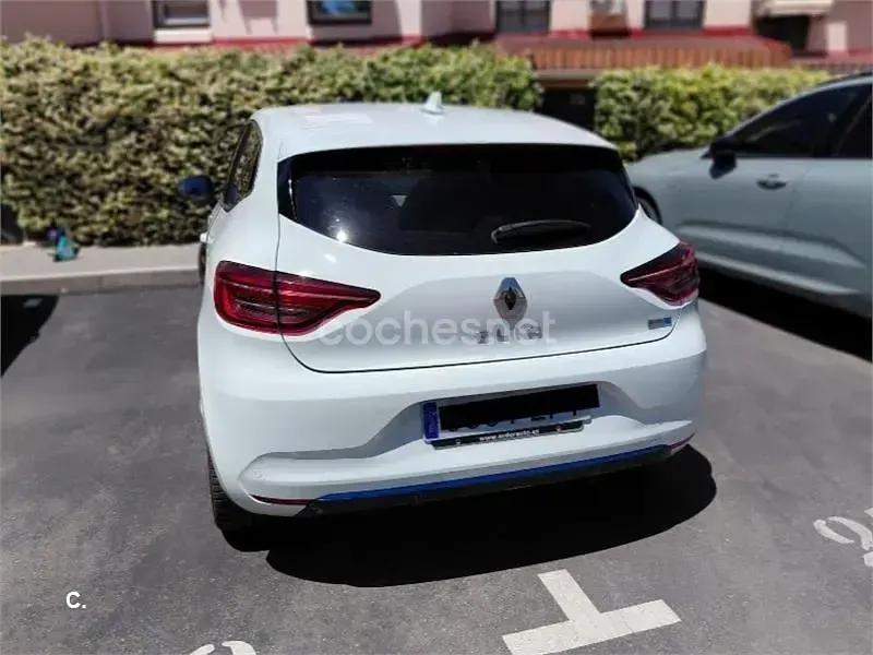 Usado Renault Clio V 140 CV (102 kW) 2021 Blanco Berlina
