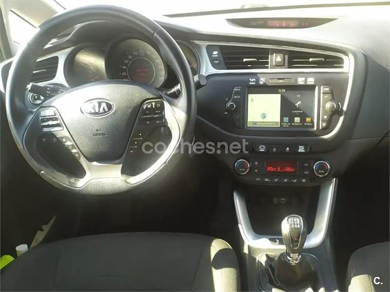 Usado Kia Ceed Sportswagon 120 CV (88 kW) 2018 Gris / plata Familiar