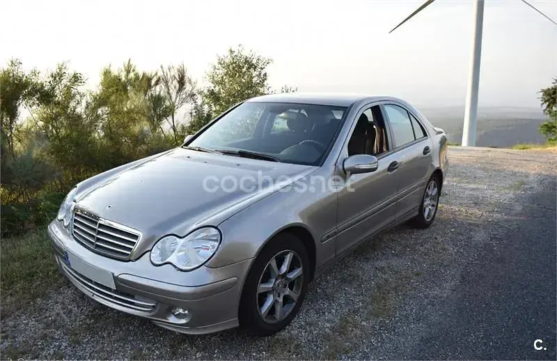 Usado Mercedes C220 Classic 143 CV (105 kW) 2004 Beige Berlina