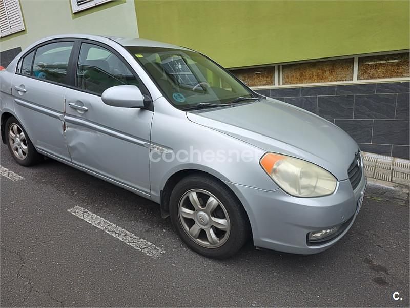Usado Hyundai Accent GLS 112 CV (82 kW) 2006 Gris / plata Berlina