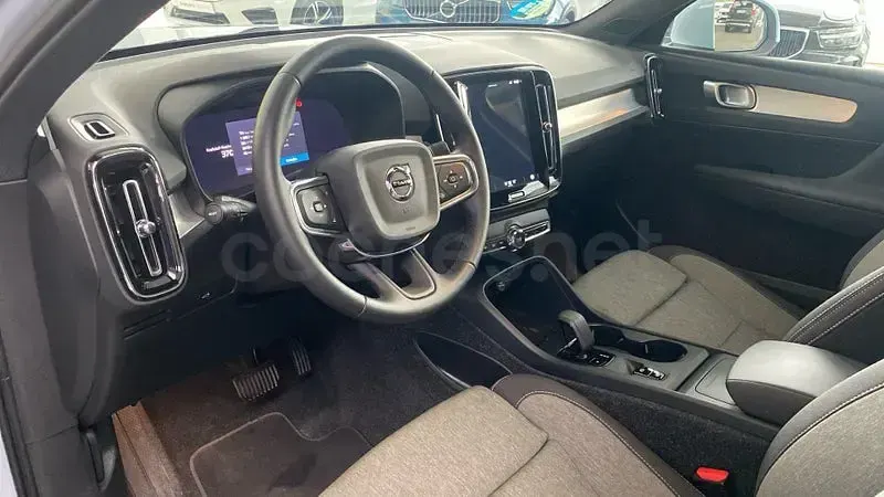 Usado Volvo XC40 Core 197 CV (144 kW) 2025 Azul SUV