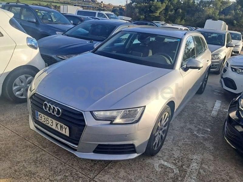 Usado Audi A4 Advanced Plus 150 CV (110 kW) 2019 Gris / plata Familiar