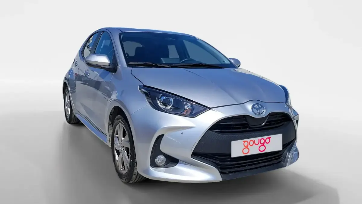 Usado Toyota Yaris Hybrid Active 116 CV (85 kW) 2025 Gris Berlina