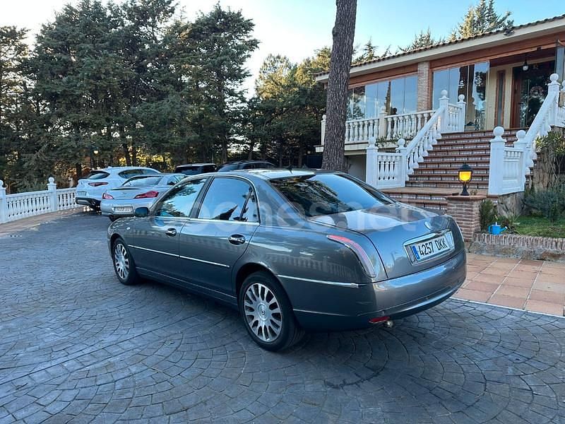 Gris / plata Usado 2005 Lancia Thesis Berlina | 3900 € - Imagen 1/4