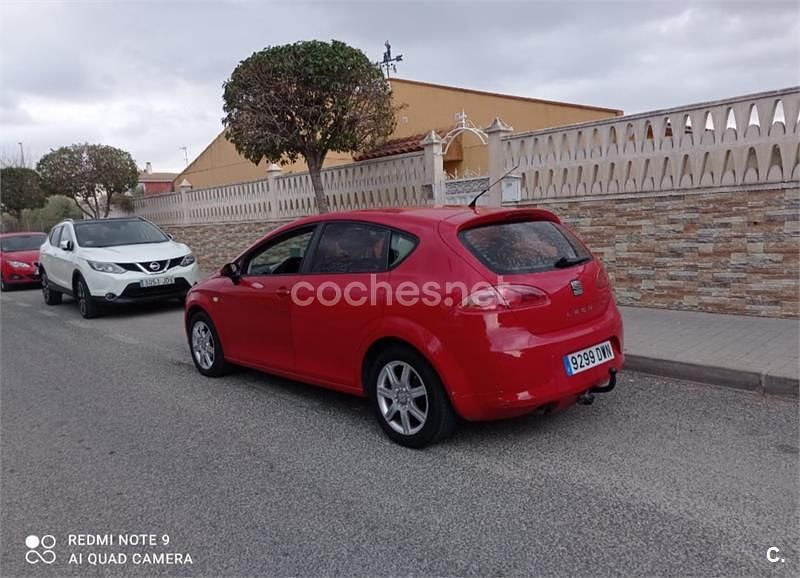 Usado Seat Leon Stylance 102 CV (75 kW) 2006 Rojo Utilitario
