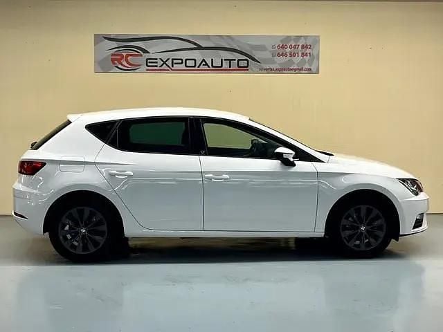 Begagnad Seat Leon Style 131 HK (96 kW) 2019 Vit Halvkombi