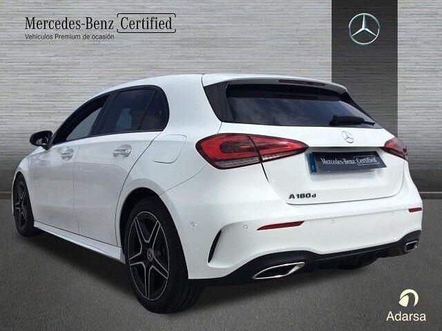 Usado Mercedes A180 AMG line 116 CV (85 kW) 2023 Blanco Berlina