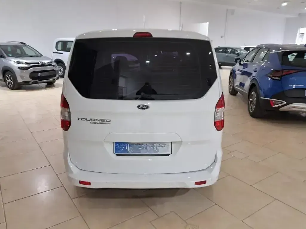 Usado Ford Tourneo Courier Trend 76 CV (55 kW) 2016 Otro Monovolumen