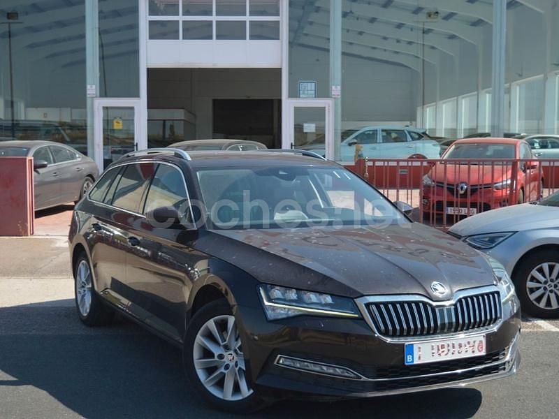 Usado Skoda Superb Style 150 HP (110 kW) 2020 Castanho Carrinha