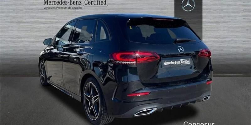 Usado Mercedes B200 150 CV (110 kW) 2022 Negro Monovolumen