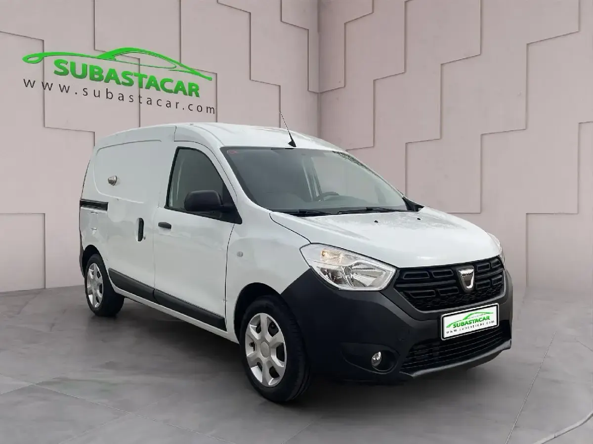 Usado Dacia Dokker Essentiel 110 CV (80 kW) 2021 Blanco Monovolumen