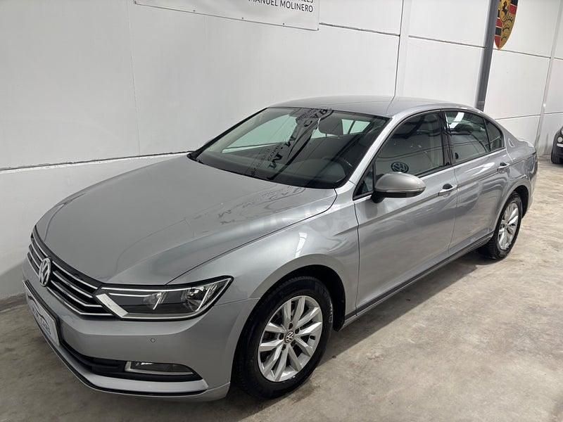 Usado VW Passat Advance 150 CV (110 kW) 2019 Gris / plata Berlina