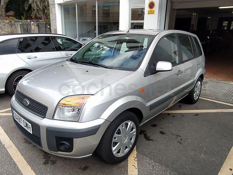 Usado Ford Fusion Trend 80 CV (58 kW) 2006 Gris / plata Utilitario
