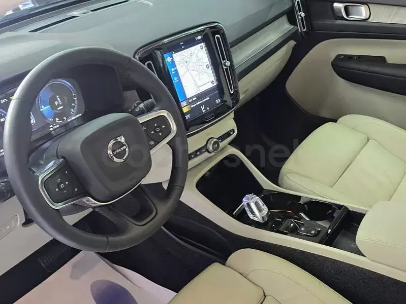 Usado Volvo XC40 Plus 211 CV (155 kW) 2021 Negro SUV