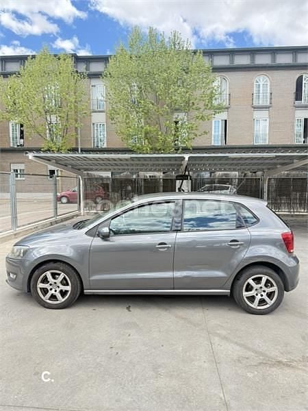 Usado VW Polo Advance 90 CV (66 kW) 2010 Gris / plata Utilitario