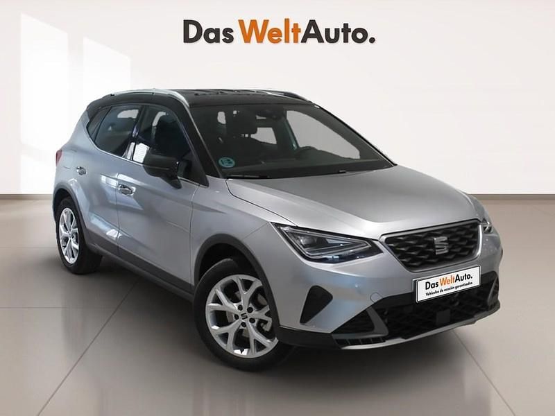 Gris Usado 2024 Seat Arona FR SUV | 22.900 € (Un poco caro) - Imagen 1/4