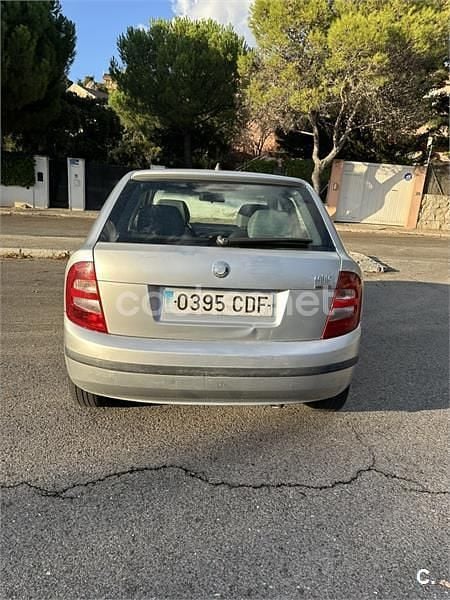 Usado Skoda Fabia Comfort 60 CV (44 kW) 2003 Gris / plata Berlina